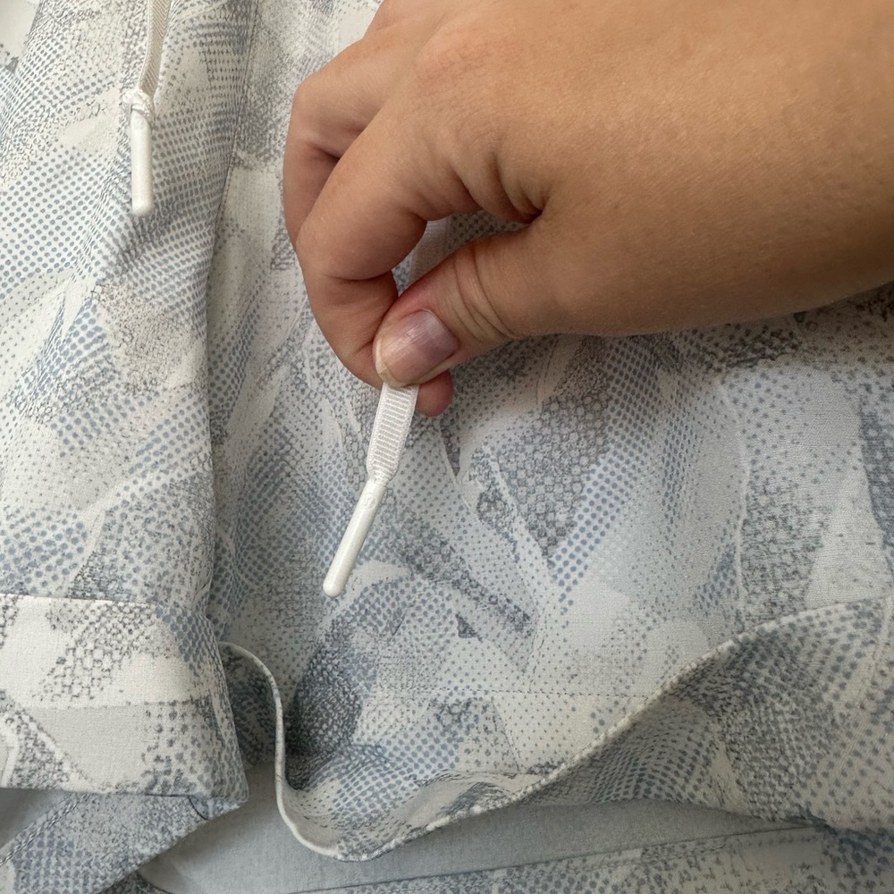 Lululemon Gray Patterned Shorts - image 2